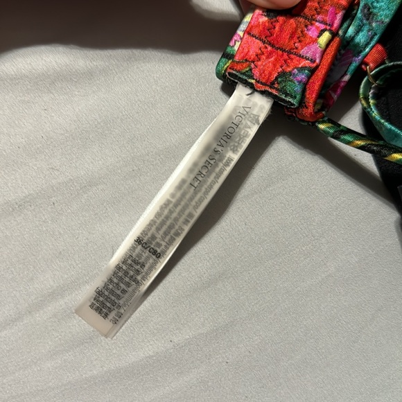 VS Bombshell Swim Top 36C - Picture 2 of 2